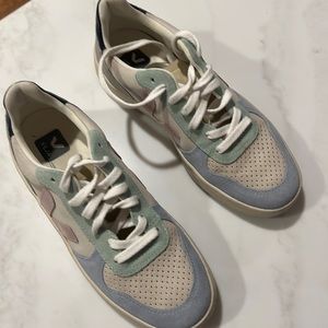 Veja women's V10 sneakers